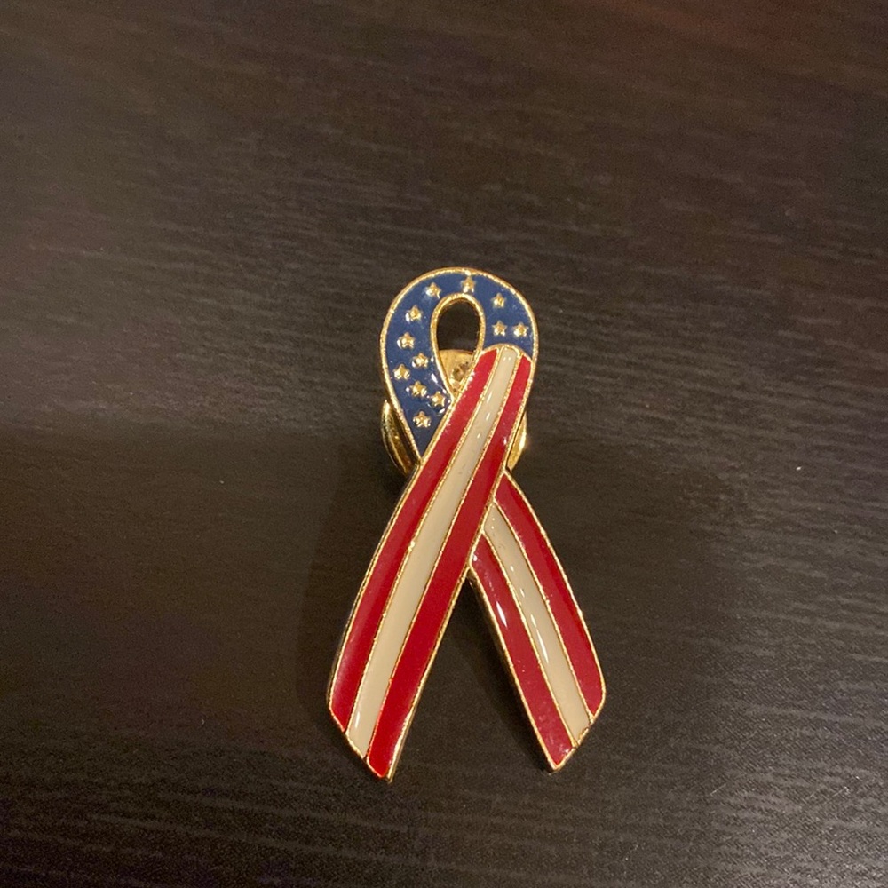 USA patriotic ribbon lapel pin